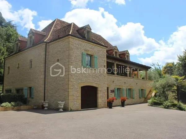 Vente Hôtel *** de Charme en Périgord Noir, sis à Sarlat la Canéda, à 5 mn du Centre Ville