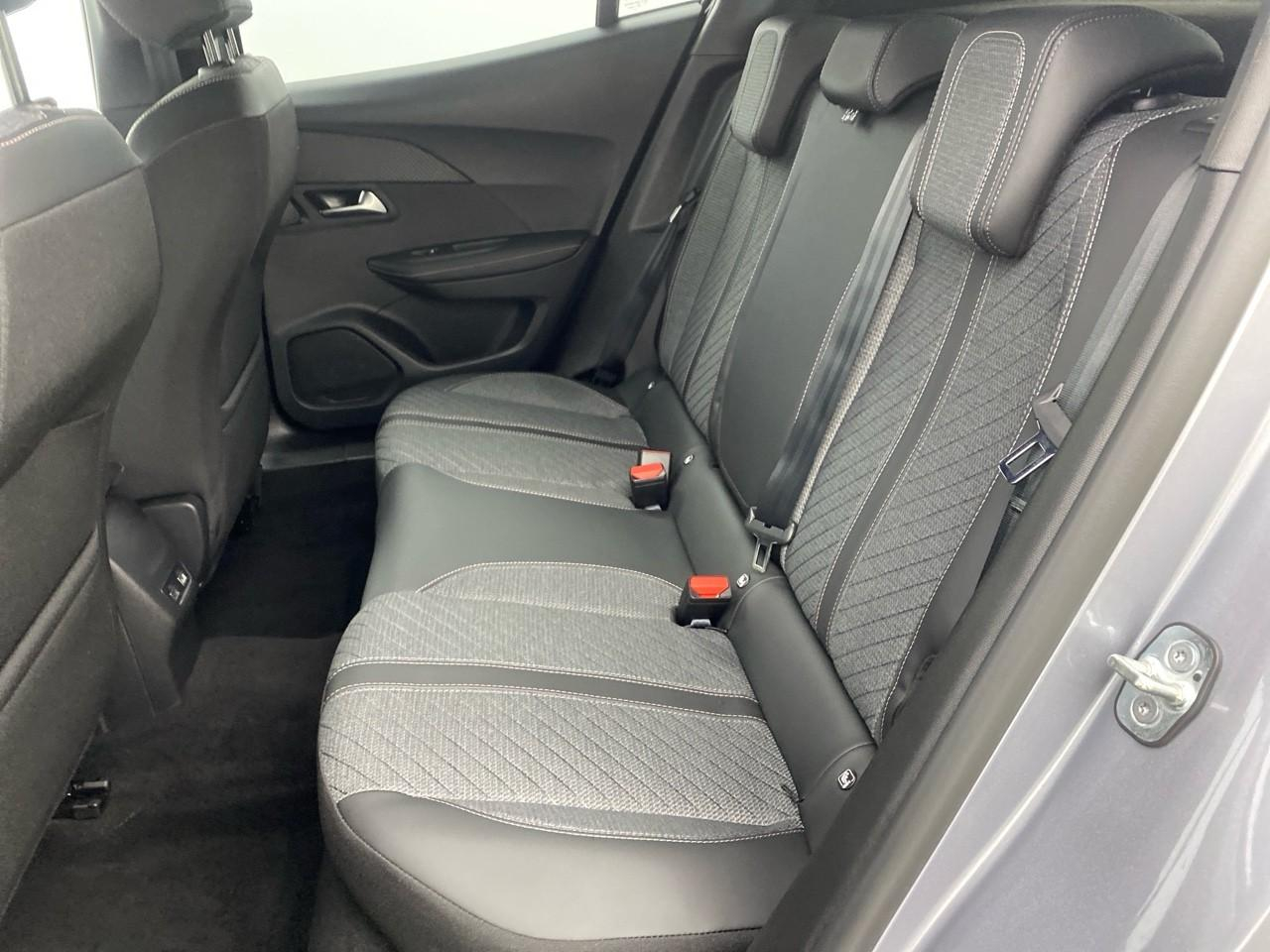 Peugeot 2008 hybrid 145 ch e-dcs6 allure — photo 10