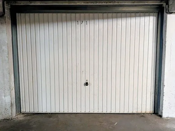 Garage fermé à louer