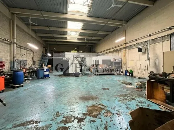 Local bureaux 541 m²