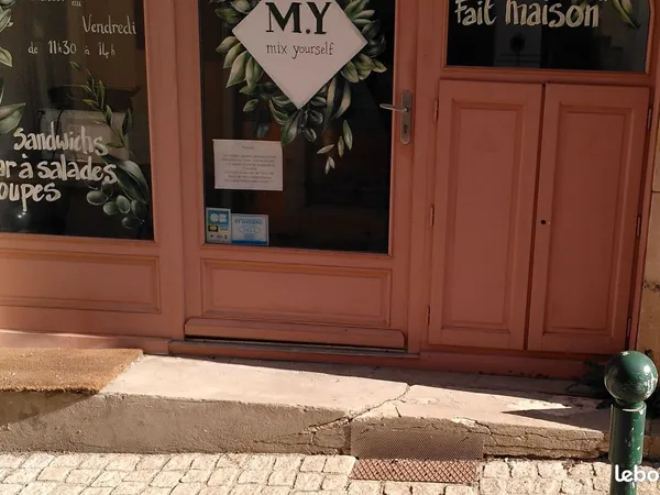 À louer-local commercial dans centre historique de Trévoux