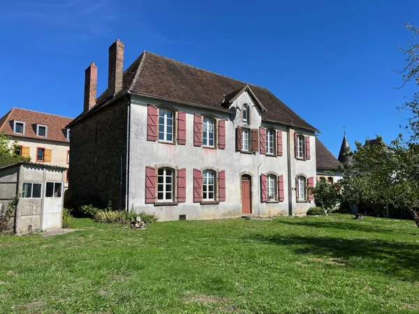 Coussac Bonneval, immeuble de 5 appartements, dépendances et