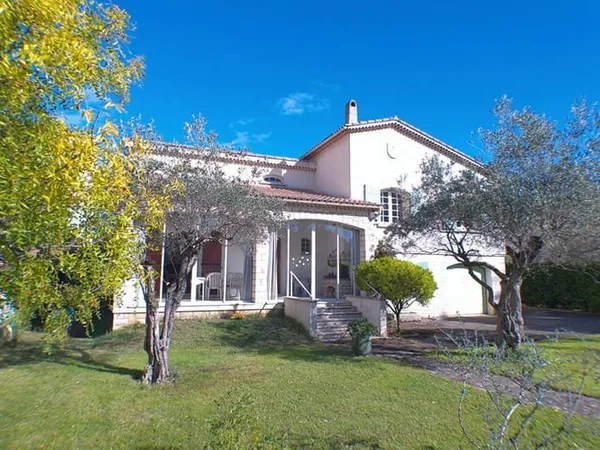 Maison Pierrelatte 7 pièce(s) 175 m2 sur un terrain de 941 m²