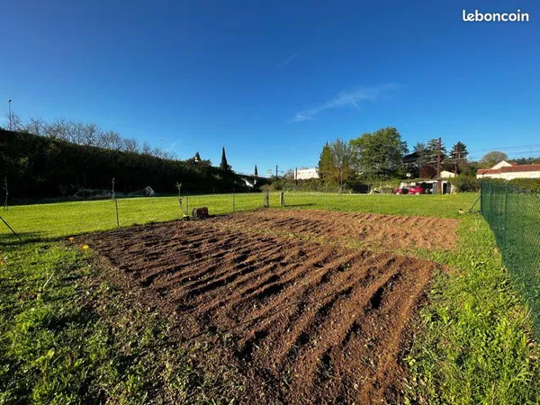 Terrain de loisirs 3 700 m² avec 60 m de berge sur le Lot - ancien maraîcher, cabane, mise à l'eau