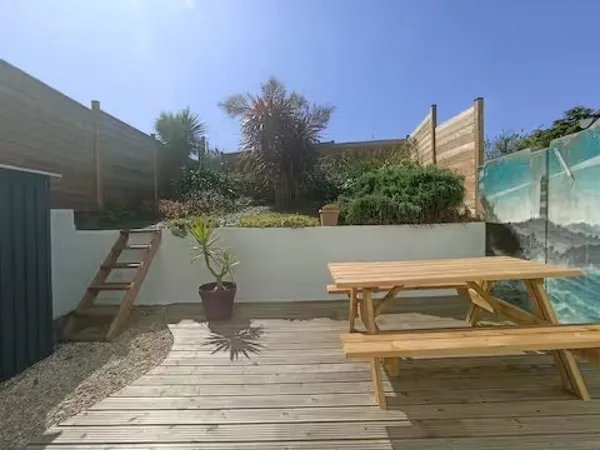 Charmante maison de ville rénovée avec terrasse, jardin paysagé  Coeur de Taulé