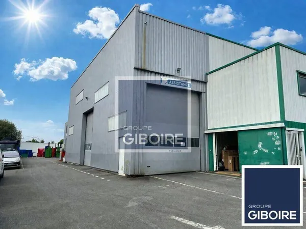 Entrepôt 916 m²