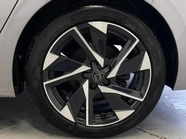 Peugeot 308 phev 180ch allure e-eat8 — photo 6
