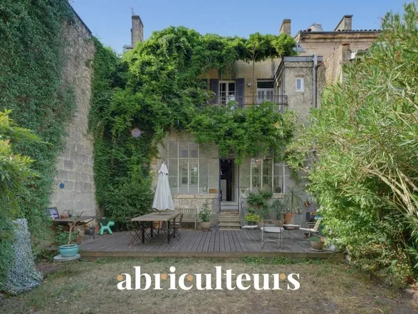 Vends maison ancienne - 250 m² - 10 pièces, 4 chambres - Bordeaux 33300