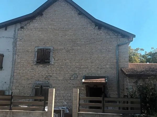 Maison de village en pierre