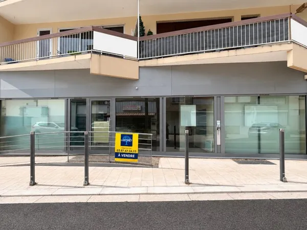 Local commercial 3 pièces 162 m²