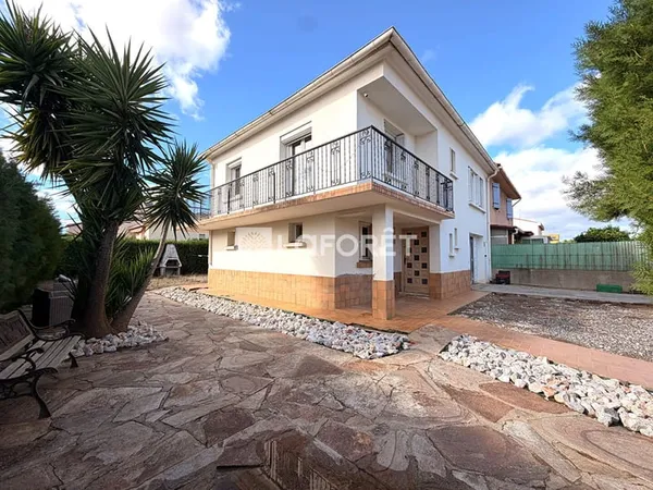 Peyrestortes, Maison trois faces avec garage et jardin