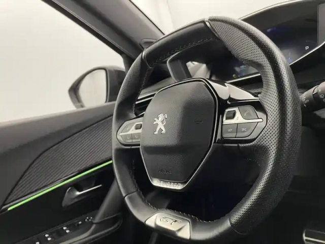 Peugeot 2008 puretech 130 s&amp;s eat8 — photo 29