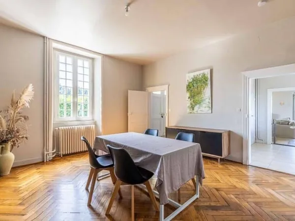 Maison 7 pièces 220 m²