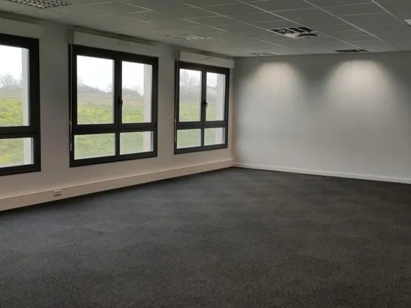 Bureau 64 m²