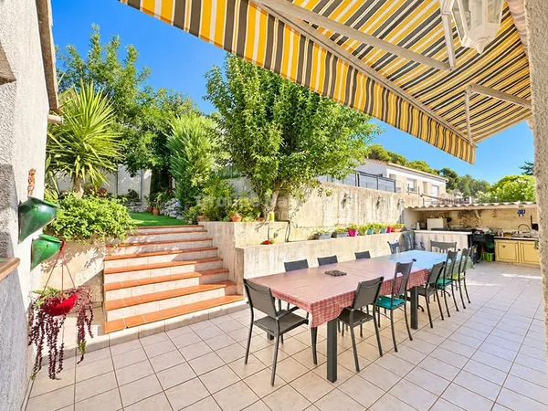 ENSUES LA REDONNE : VILLA DE TYPE 5 PLAIN PIED AVEC 1000 m2 DE TERRAIN.