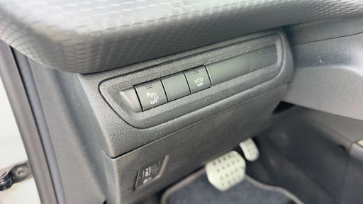 Peugeot 2008 1.2 PureTech 110 EAT6 - Crossway – 2017 – 121979 km – Essence – Boîte Automatique — photo 13