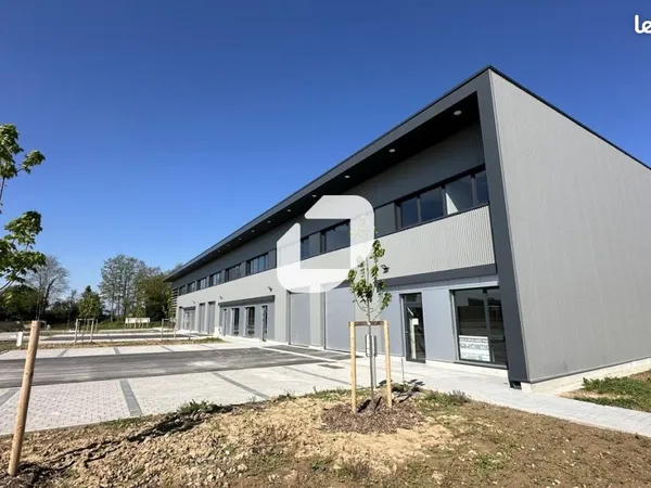 Local d'activité 374 m²