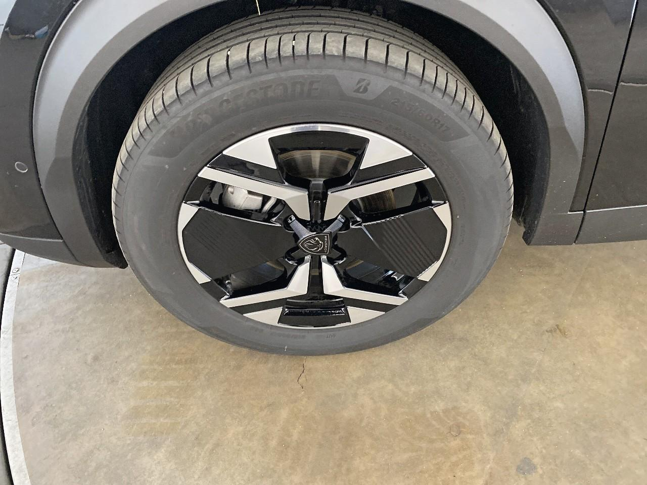 Peugeot 2008 hybrid 145 ch e-dcs6 allure — photo 11