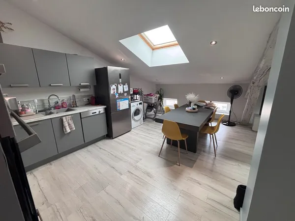 Lumineux appartement T4 refait à neuf à Pont-Saint-Vincent