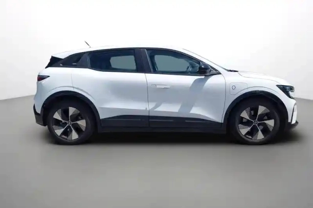 Renault Megane e-tech ev40 130ch standard charge — photo 7
