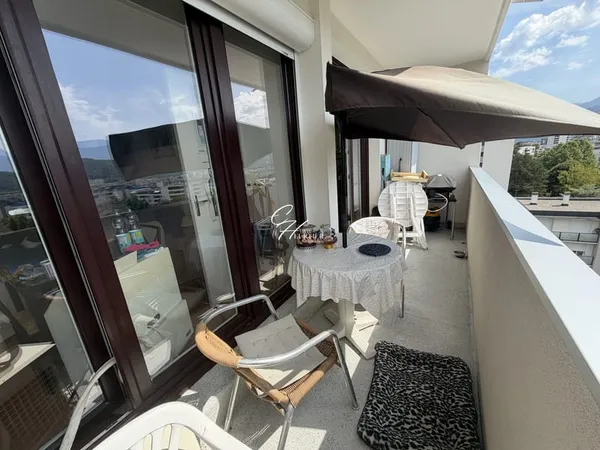 ECHIROLLES appartement T1 bis copropriété LES ECUREUILS proxim