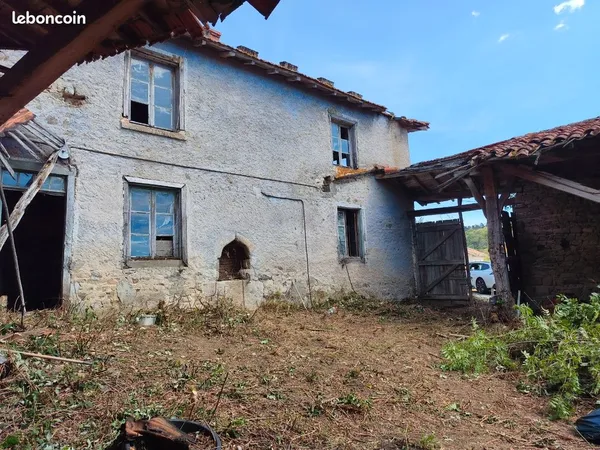 Maison en pierre avec un fort potentiel