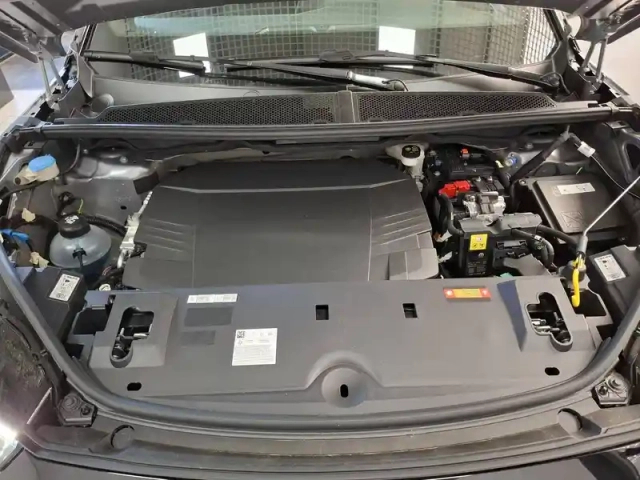 Peugeot 5008 electrique 210 ch 73 kwh — photo 40