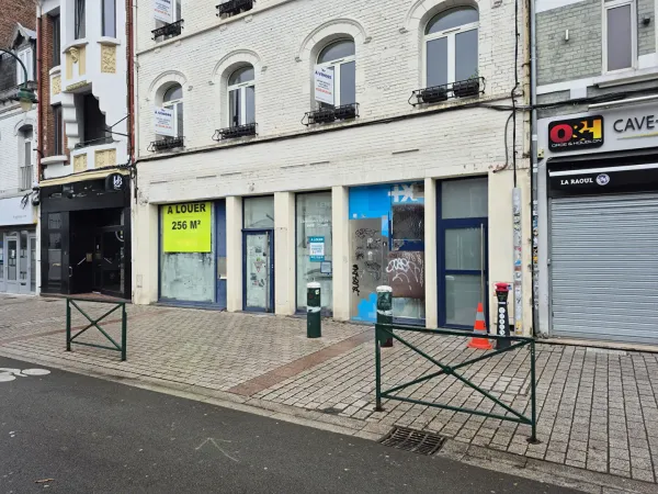 Local commercial 300 m²