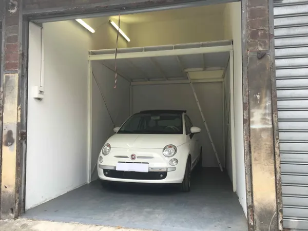 Loue parking - 24m²