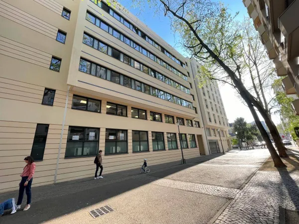 Bureau 765 m²