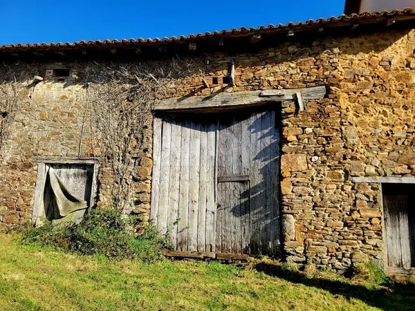 Grange 90M2 offrant de nombreuses possibilités d'aménagement