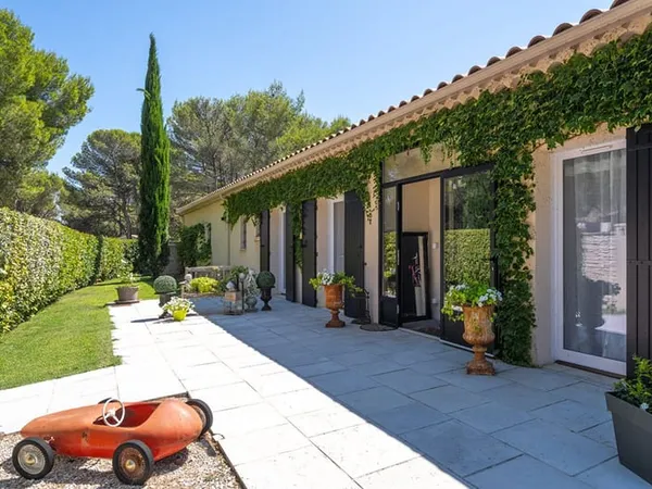 Villa de Plain-pied avec piscine, studio indépendant et jardin arboré - Colline Saint-Jacques, Cavai