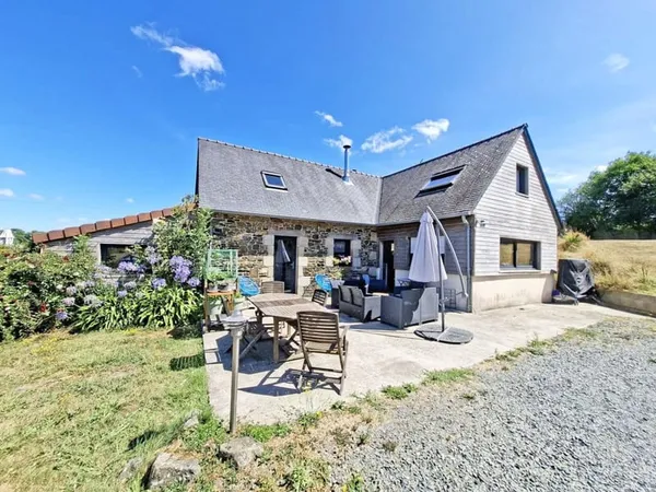 Ensemble immobilier : Belle propriété principale, gite et crèches