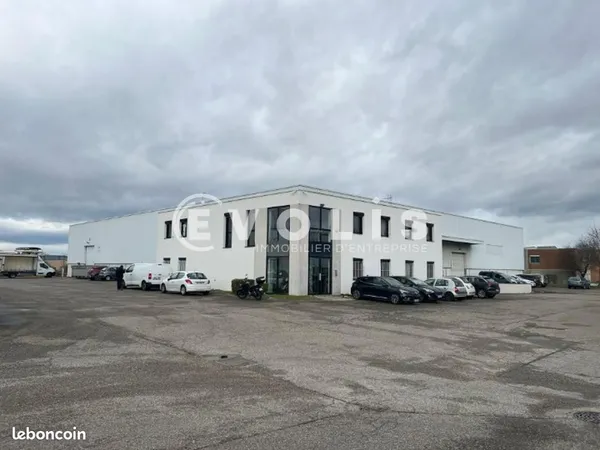 Local d'activité 2 715 m²