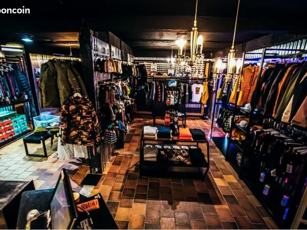 Local commercial Isola 2000 1MPREVU Snow shop