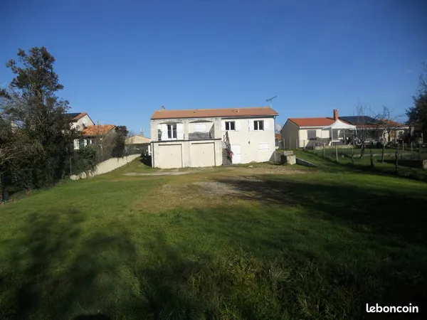 Maison 200 m2 bien placée à fort potentiel, secteur très agréable