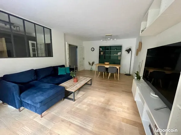 Chambre cosy disponible en Colocation à 2 min de la Gare