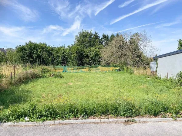 Terrain 242 m²