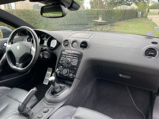 Peugeot RCZ 1.6 THP 156 - N/A – 2011 – 106070 km – Essence – Boîte Manuelle — photo 28