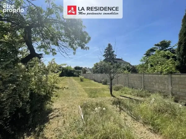 Terrain 911 m²
