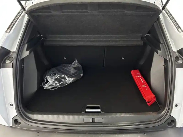 Peugeot 2008 electrique 54 kwh 156 ch — photo 17