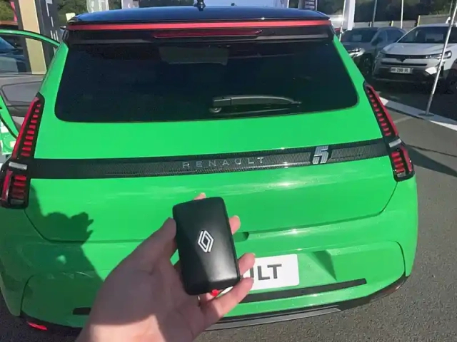 Renault 5 renault  e-tech electrique 10 ch autonomie confort — photo 19