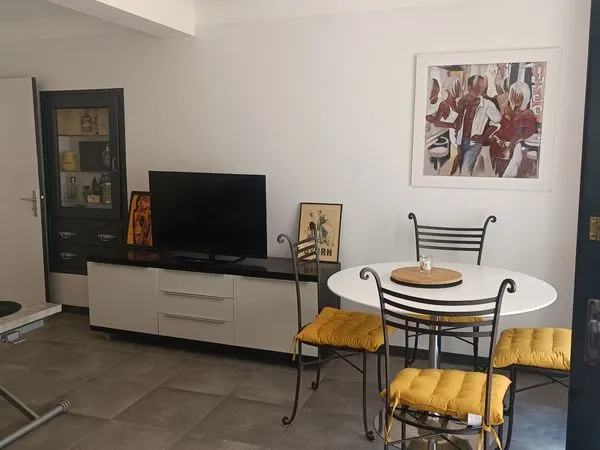 Appartement F2 meublé a l'année
