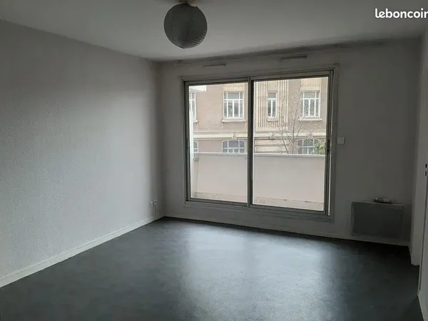 Beau studio F1Bis 27 m² avec balcon couvert 6m²