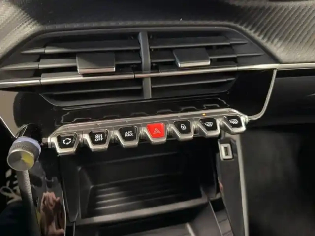 Peugeot 208 1.2 puretech 75ch s&amp;s active pack — photo 6