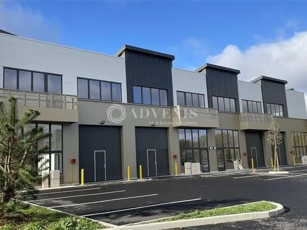 Local d'activité 704 m²