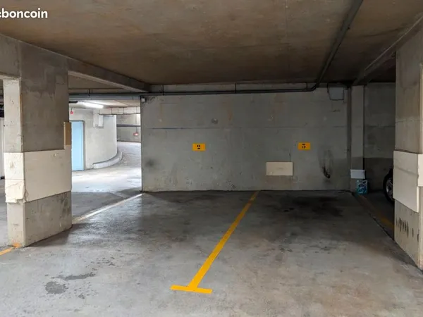 Place de parking couverte centre ville