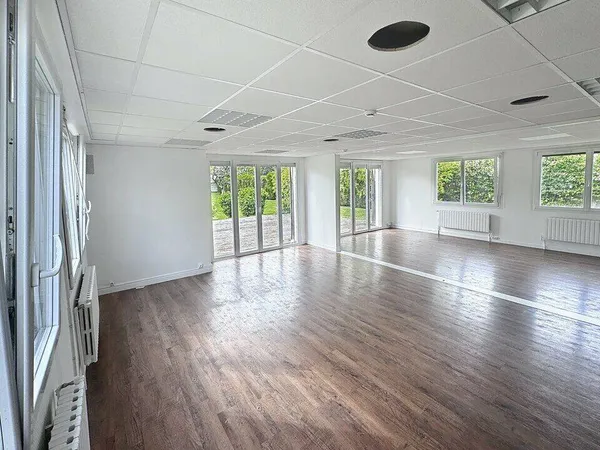 Local 975 m²