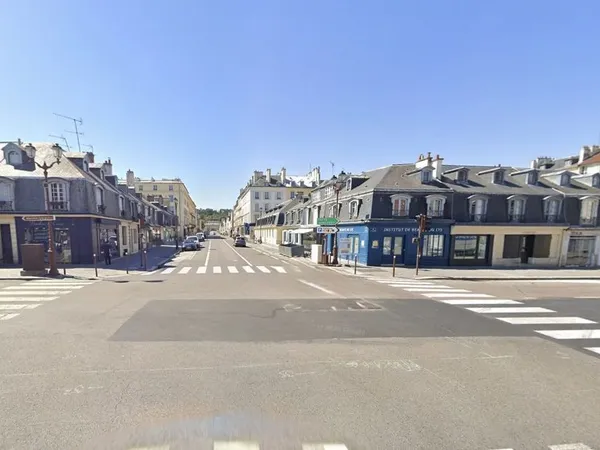Local 70 m² Versailles