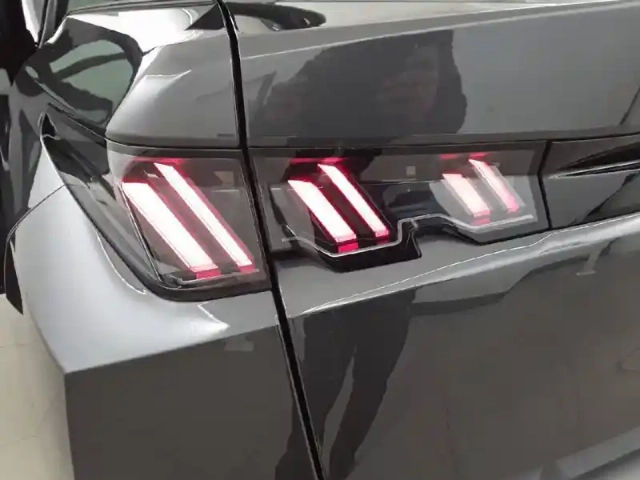 Peugeot 3008 hybrid 136 e-dcs6 — photo 47